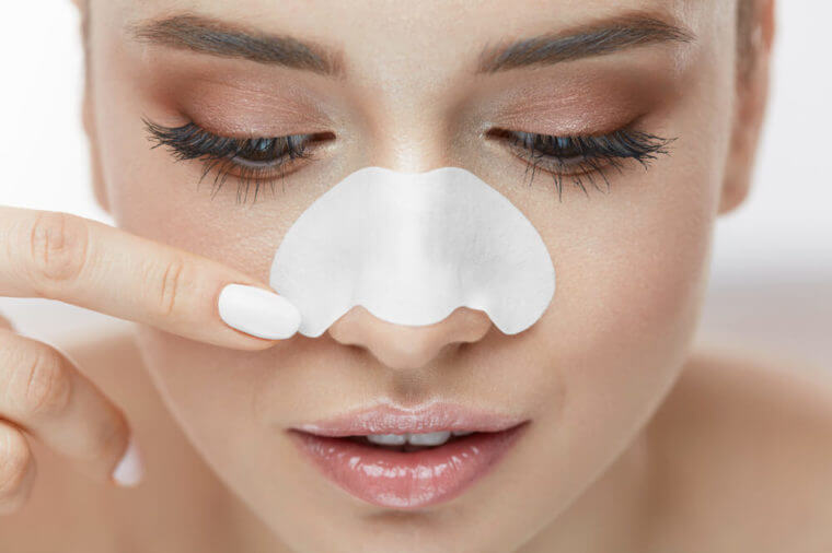 طرق تنظيف الوجه من الرؤوس السوداء وأهم النصائح Vuman